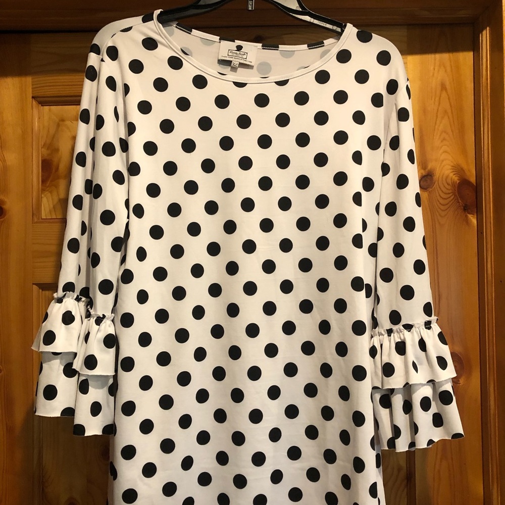 Dainty Jewell’s Classic Layering Top 🖤🤍😍